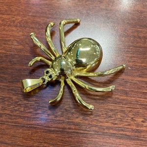 🕸🕸NEW Spider pendant in gold🕷🕷